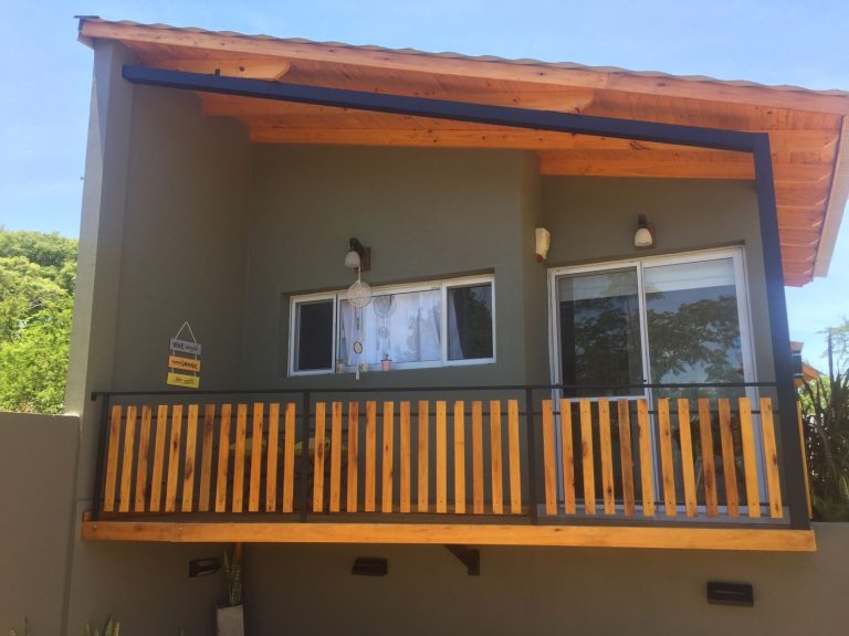 Frente de los bungalows Brisas del Uruguay en Colón